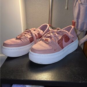 Nike Women's court vision alta